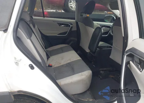 2019 Toyota Rav4 Xle z USA, uszkodzony, nr VIN 2T3W1RFV8KW038251